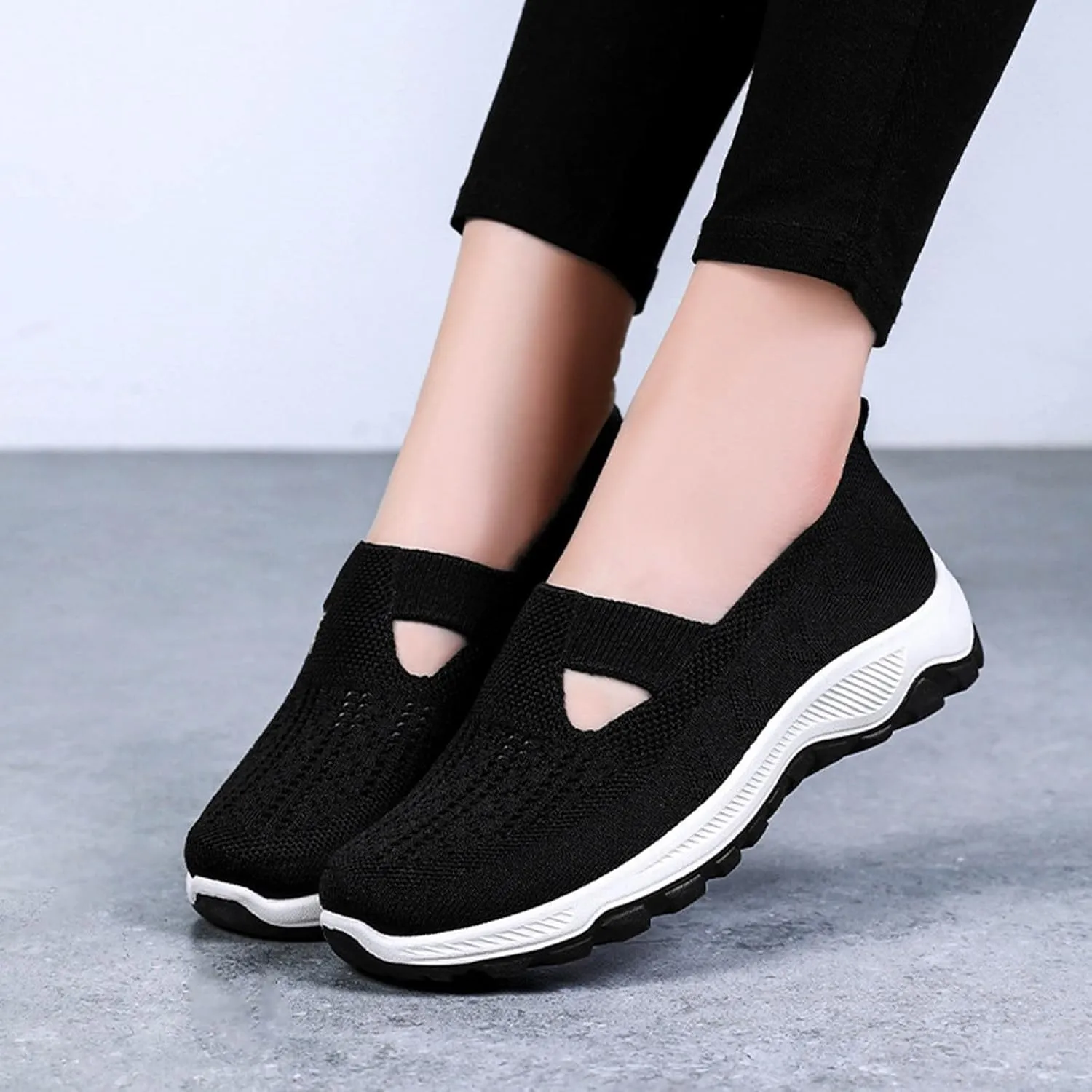 Fashion Summer Women Sports Shoes Flat Bottom Non Slip Mesh Hollow Upper Breathable Soft Women Summer Casual Sandals