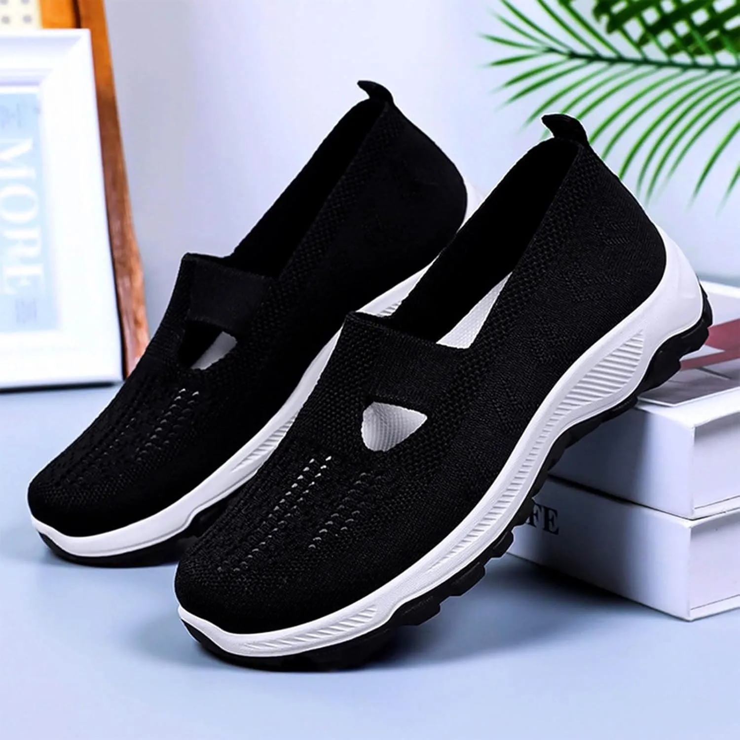 Fashion Summer Women Sports Shoes Flat Bottom Non Slip Mesh Hollow Upper Breathable Soft Women Summer Casual Sandals