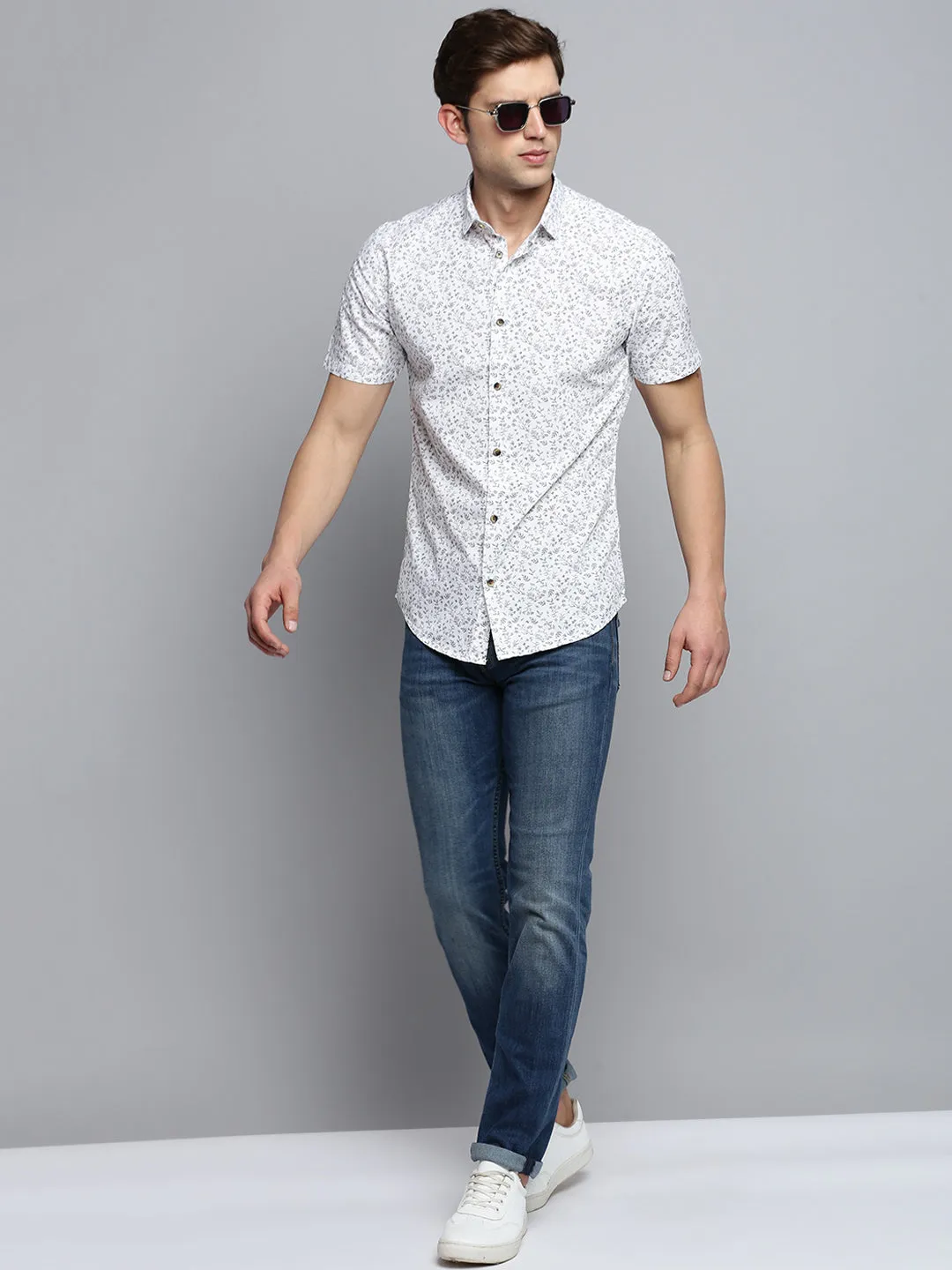 Men White Classic Floral Printed Cotton Casual Shirt
