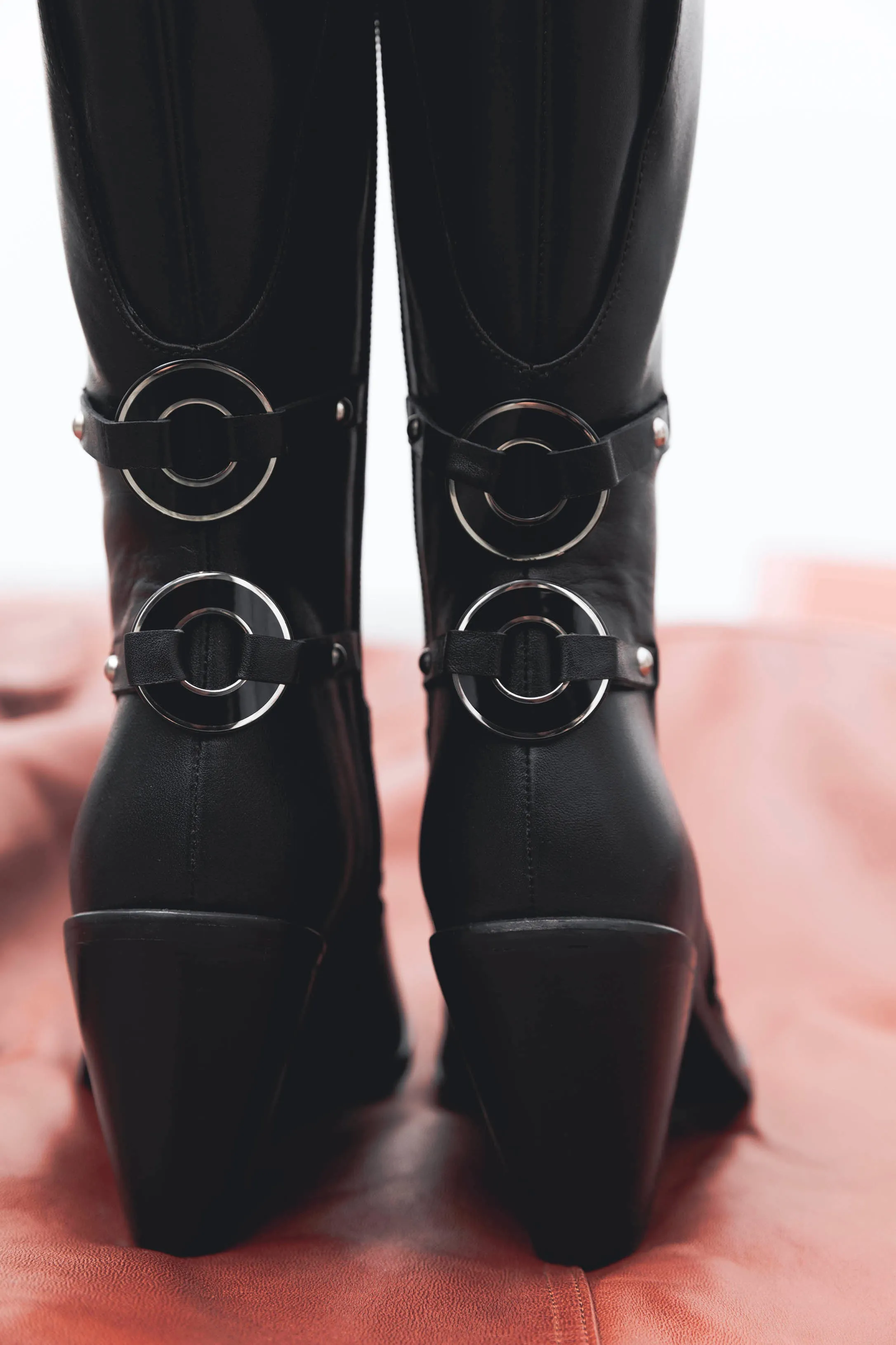 Turo black boot