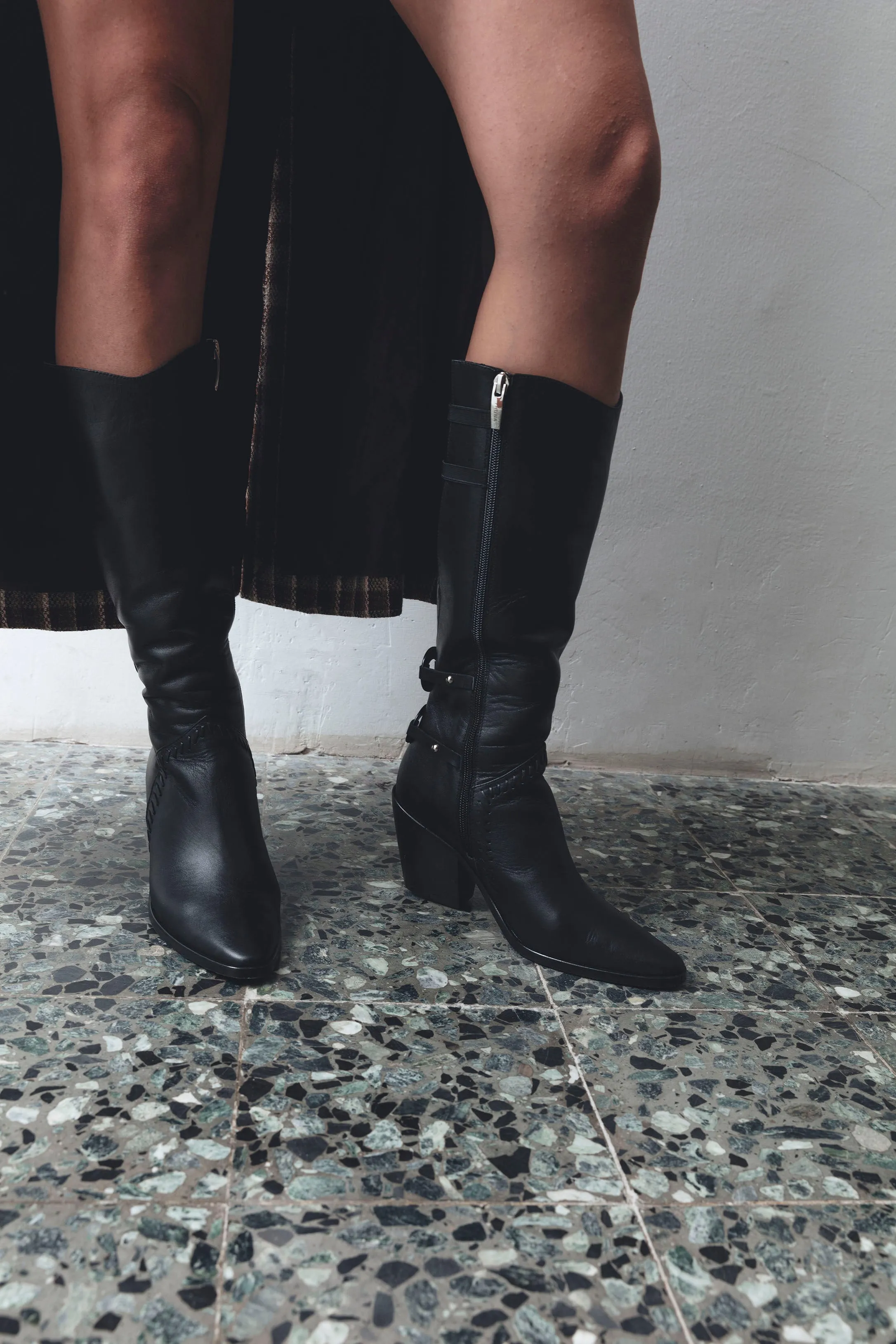 Turo black boot