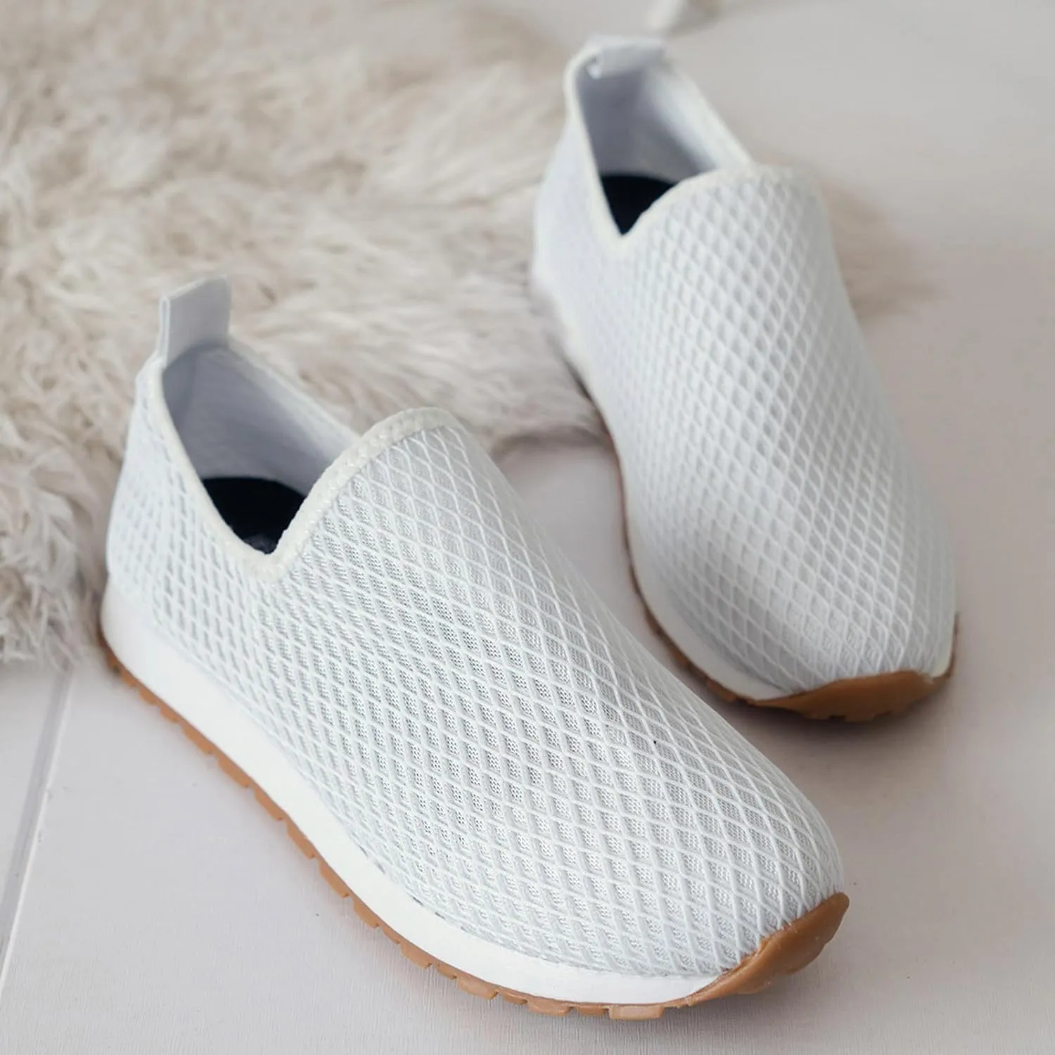 Women's Slip on Walking Shoes Non Slip Memory Foam Vintage Wide Running Shoes Breathable Gym Workout Shoes Lightweight Fashion Sneakers