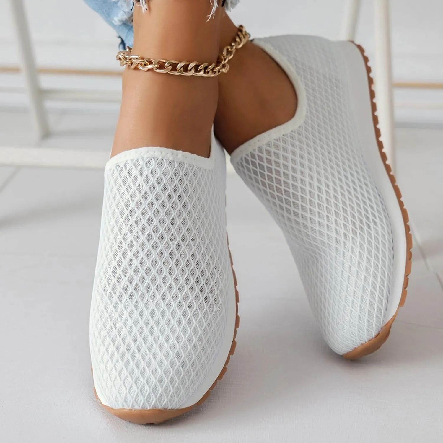 Women's Slip on Walking Shoes Non Slip Memory Foam Vintage Wide Running Shoes Breathable Gym Workout Shoes Lightweight Fashion Sneakers