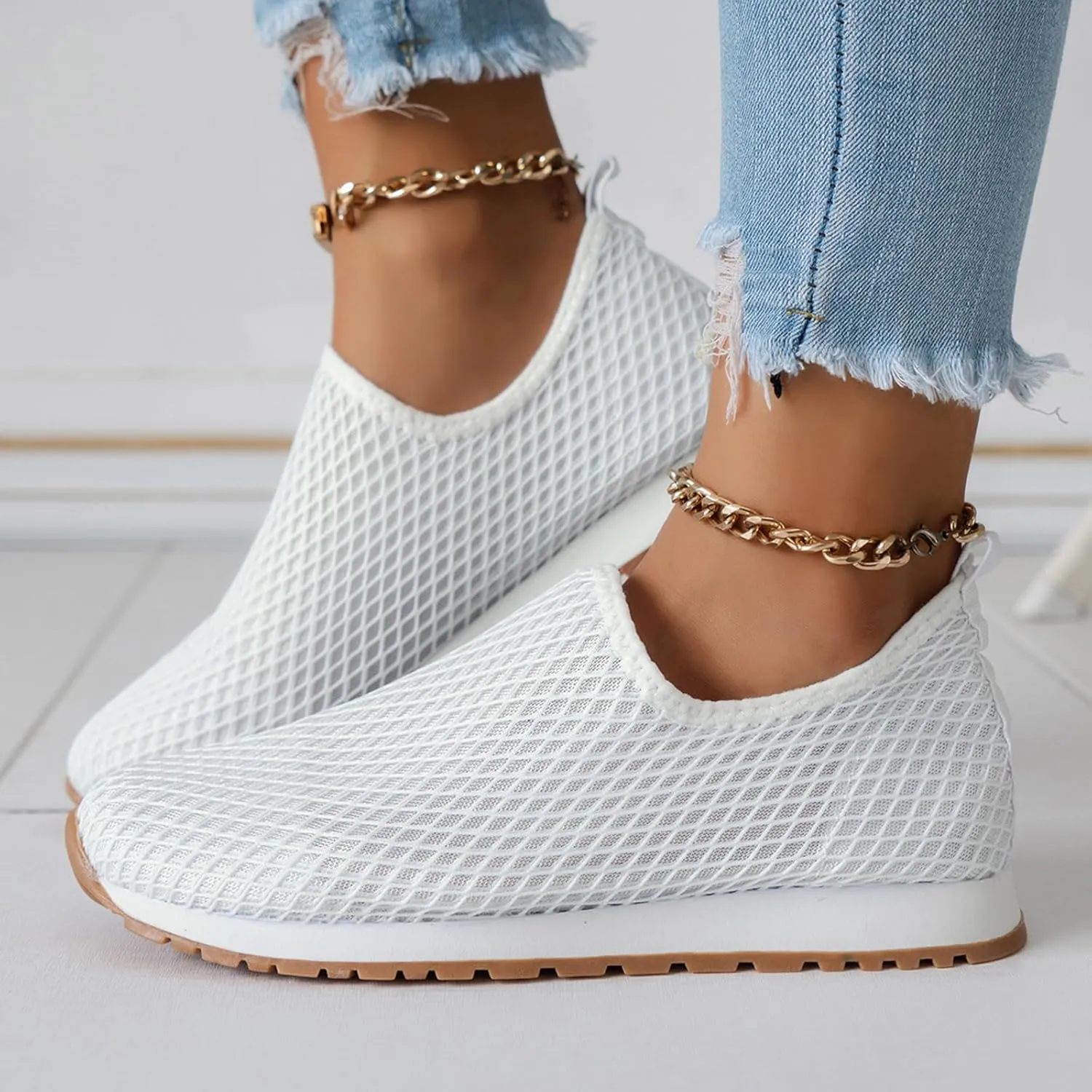Women's Slip on Walking Shoes Non Slip Memory Foam Vintage Wide Running Shoes Breathable Gym Workout Shoes Lightweight Fashion Sneakers